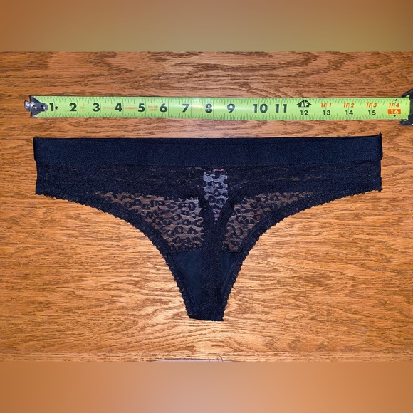 Victoria’s Secret Thong Panty NWT - Picture 2 of 3